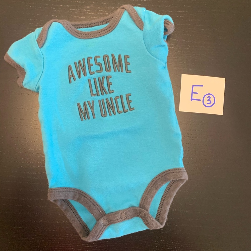 ⭐️5/$10.00⭐️—Blue and Gray Onesie (Nb)